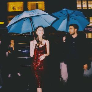 警花被歹徒糟蹋到高潮
